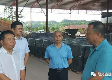 政府领导关怀 阳光更加亮丽